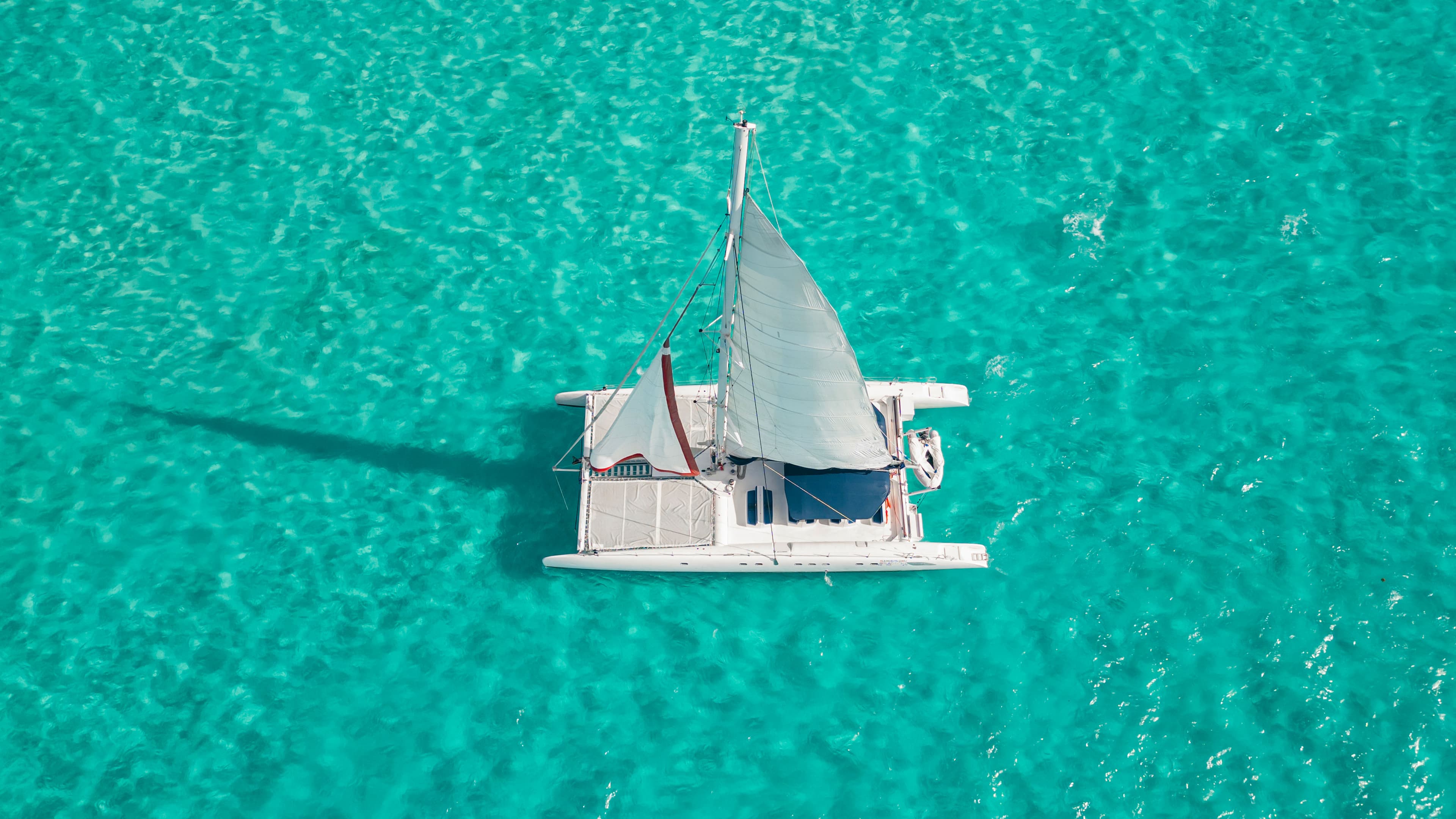 Fiesta en catamarán a Isla Mujeres
